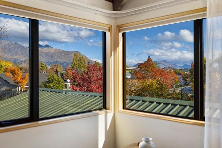 Photo of property in 18 Inverness Crescent, Arrowtown, 9302