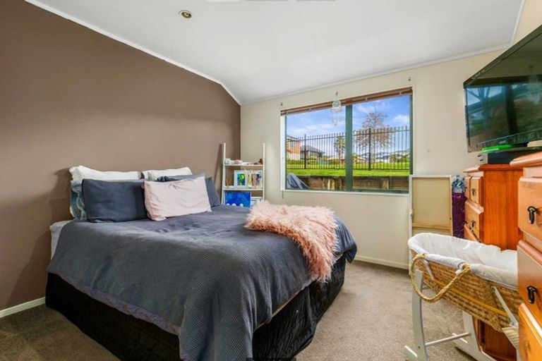 Photo of property in 9 San Fernando Way, Henderson, Auckland, 0612