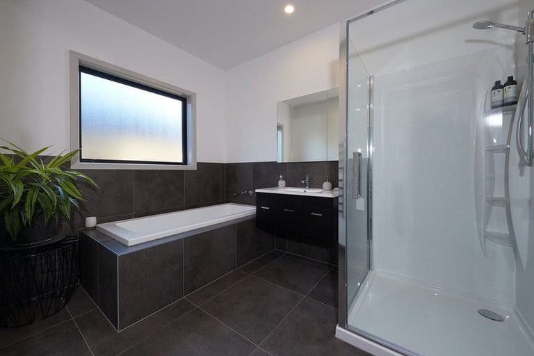 Photo of property in 2 Harrison Close, Cambridge, 3434