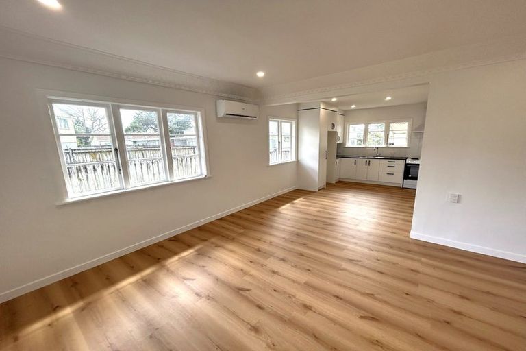 Photo of property in 1/16 Kaponga Crescent, New Lynn, Auckland, 0600