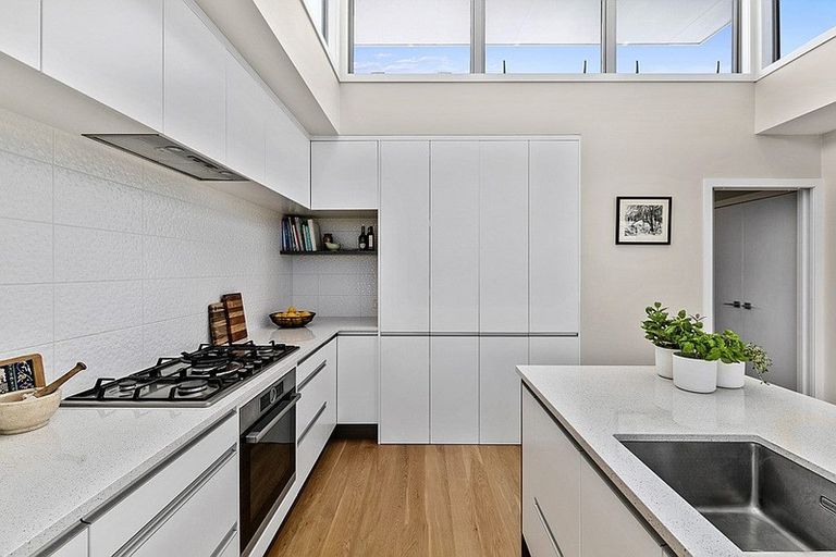 Photo of property in 2/49 Seaview Road, Castor Bay, Auckland, 0620