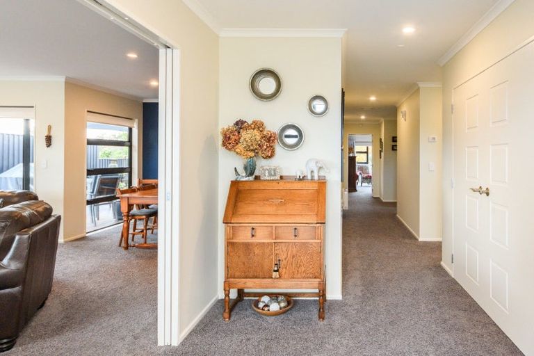 Photo of property in 4a Silkwood Place, Fitzherbert, Palmerston North, 4410