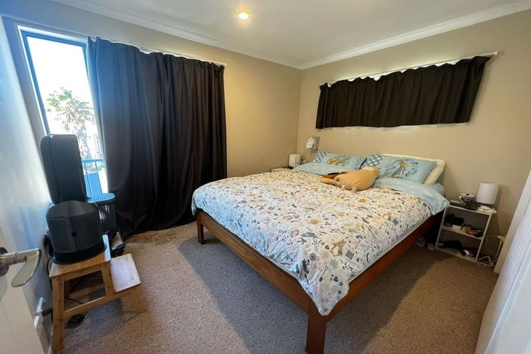 Photo of property in 2/129 The Parade, Island Bay, Wellington, 6023