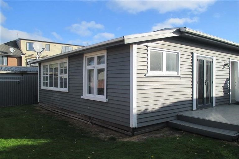 Photo of property in 90 Packe Street, Edgeware, Christchurch, 8013