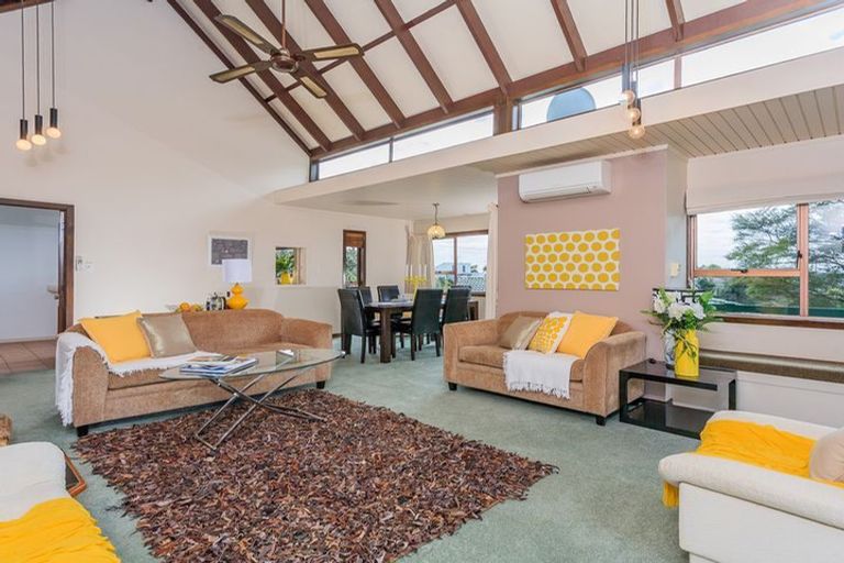 Photo of property in 37 Sunset Road, Totara Vale, Auckland, 0632