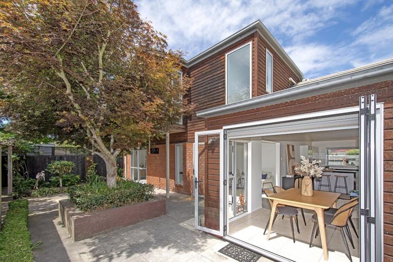 Photo of property in 2/11 Mclellan Place, Ilam, Christchurch, 8041