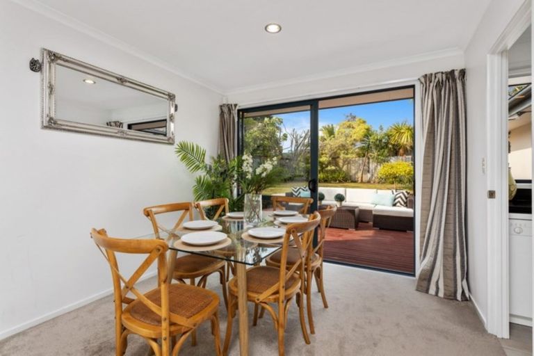 Photo of property in 17 Admirals Court Drive, Greenhithe, Auckland, 0632