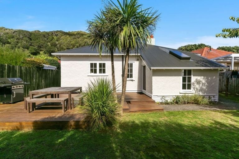 Photo of property in 8a Puriri Street, Eastbourne, Lower Hutt, 5013