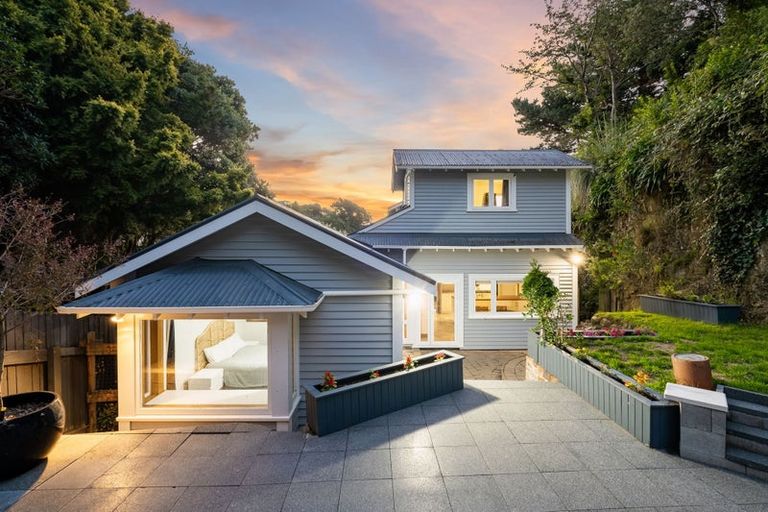 Photo of property in 102 Paremata Road, Paremata, Porirua, 5024