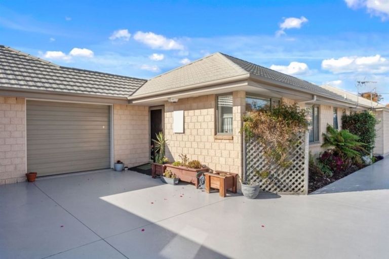 Photo of property in 2/241 Matsons Avenue, Papanui, Christchurch, 8053