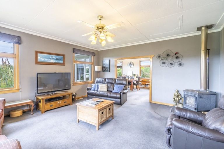 Photo of property in 1048 Lochiel-branxholme Road, Branxholme, Invercargill, 9874
