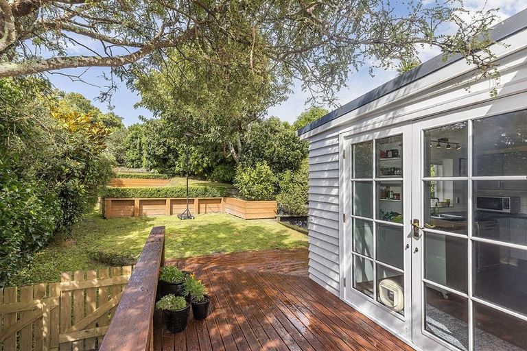 Photo of property in 55 Ranui Crescent, Khandallah, Wellington, 6035