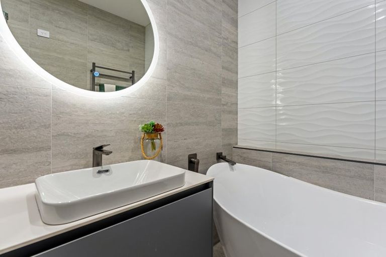 Photo of property in 24 Aituaa Road, Pukekohe, 2120