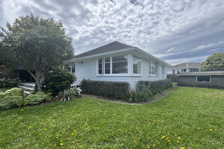 Photo of property in 2 Tui Grove, Elderslea, Upper Hutt, 5018