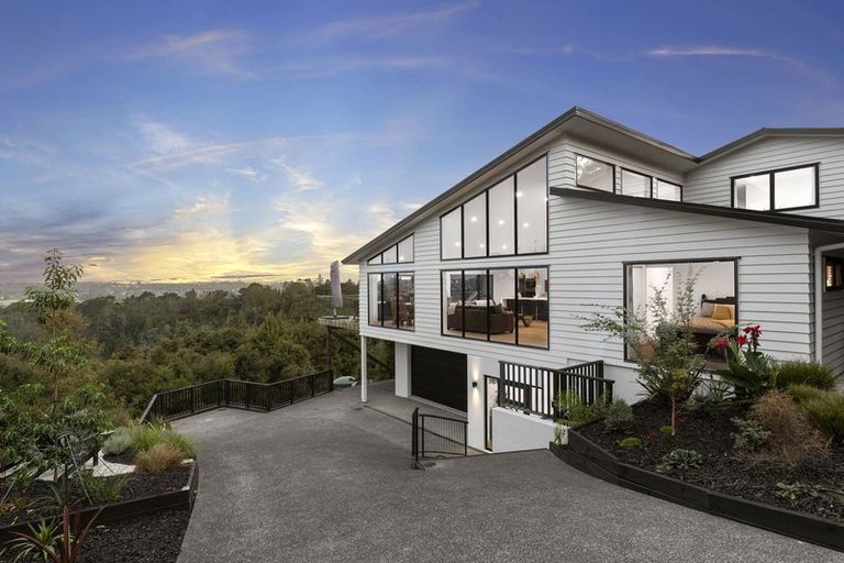 Photo of property in 393 Paremoremo Road, Paremoremo, Auckland, 0632