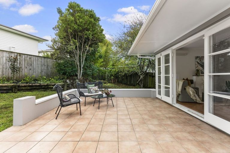 Photo of property in 19 Park Road, Glenfield, Auckland, 0629
