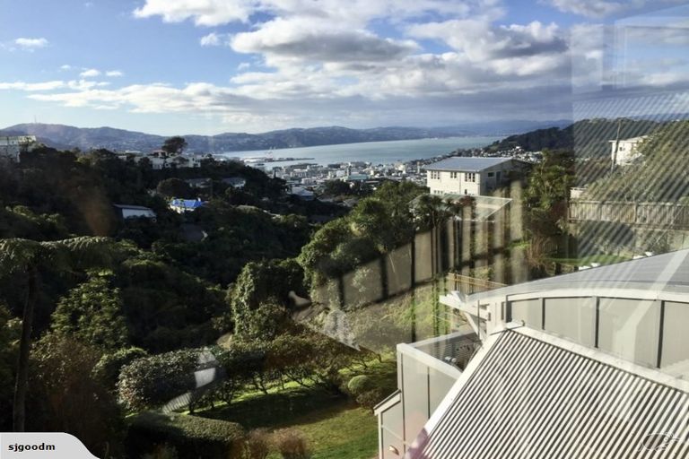 Photo of property in 34 Connaught Terrace, Brooklyn, Wellington, 6021