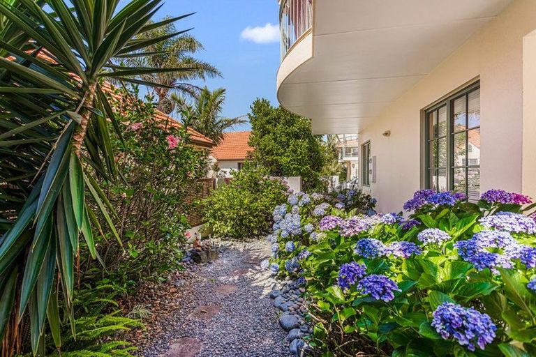 Photo of property in 30 Parkwood Crescent, Gulf Harbour, Whangaparaoa, 0930