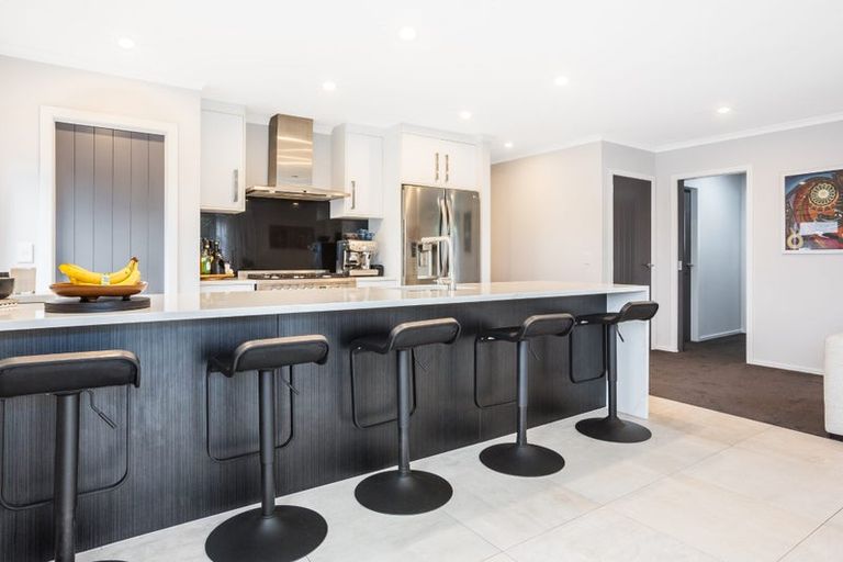 Photo of property in 17 Kepler Way, Aotea, Porirua, 5024