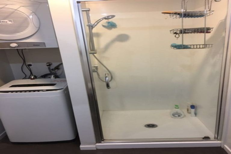 Photo of property in 10 Barron Drive, Green Bay, Auckland, 0604