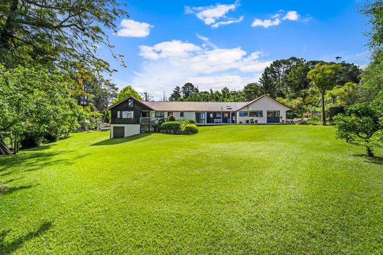 Photo of property in 12 Hobbs Road, Matakatia, Whangaparaoa, 0930