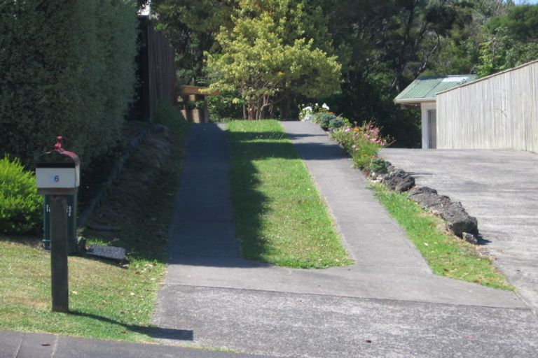 Photo of property in 36 Easton Park Parade, Glenfield, Auckland, 0629