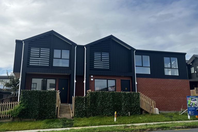 Photo of property in 7/233 Great North Road, Henderson, Auckland, 0612