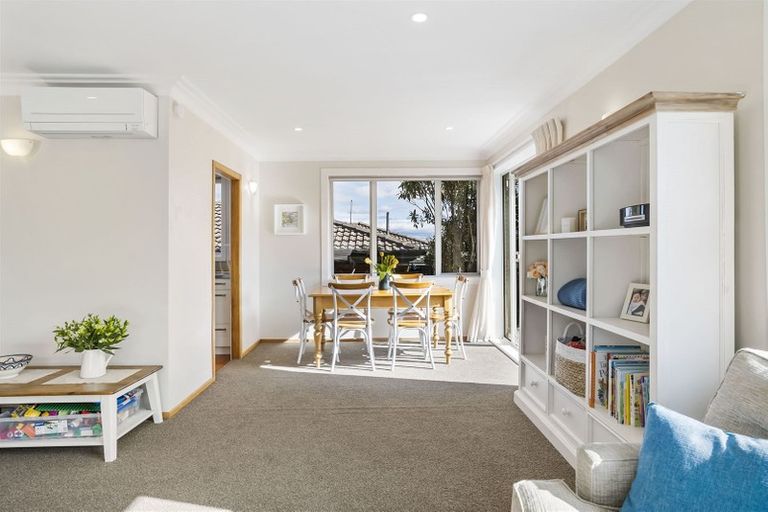 Photo of property in 41 Woodstock Road, Forrest Hill, Auckland, 0620