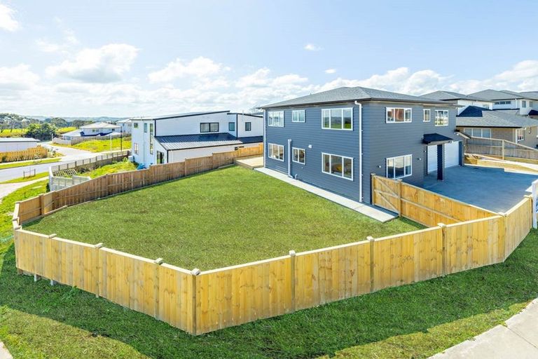 Photo of property in 16 Te Aramanu Crescent, Papakura, 2110