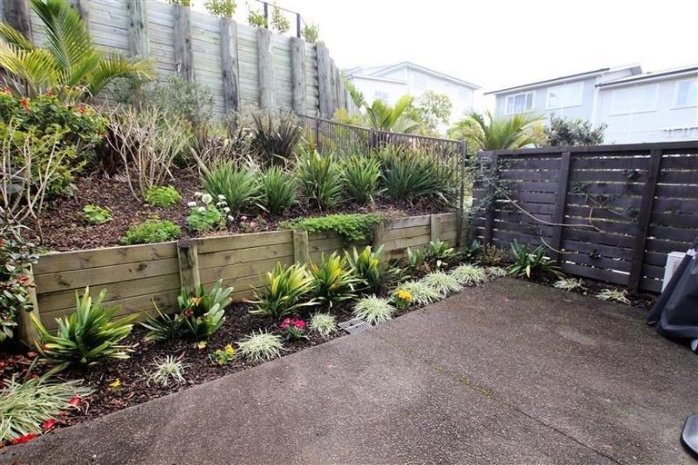 Photo of property in 33 Landmark Terrace, Orewa, 0931