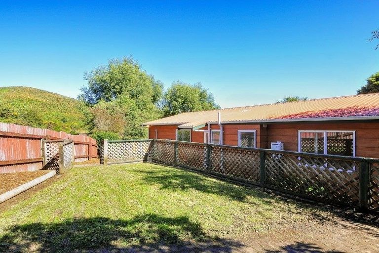 Photo of property in 19 Oaklands Grove, Clouston Park, Upper Hutt, 5018