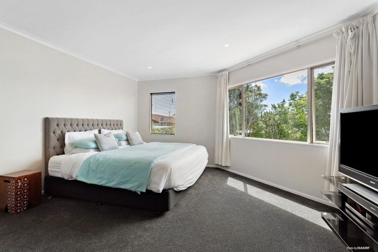 Photo of property in 1/64 Hogans Road, Glenfield, Auckland, 0629