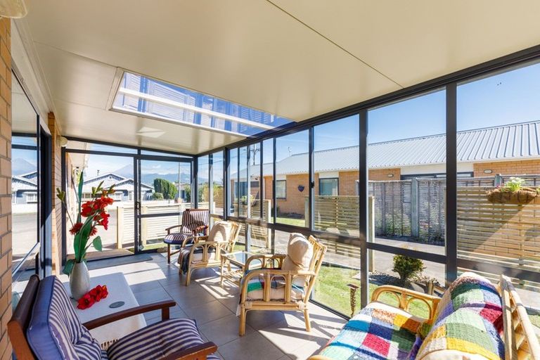 Photo of property in 9a Simons Street, Moturoa, New Plymouth, 4310