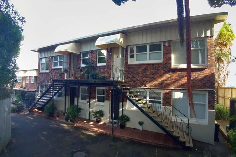 Photo of property in 2/198 Hurstmere Road, Takapuna, Auckland, 0622