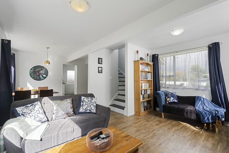 Photo of property in 67 Hartford Crescent, Totara Park, Upper Hutt, 5018