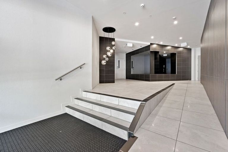 Photo of property in Pinnacle Apartments, E402/160 Victoria Street, Te Aro, Wellington, 6011