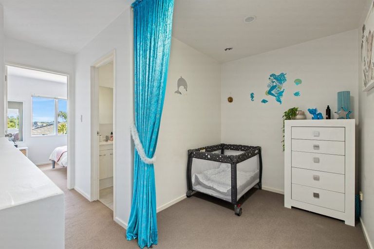 Photo of property in 8/22 Northcross Drive, Oteha, Auckland, 0632