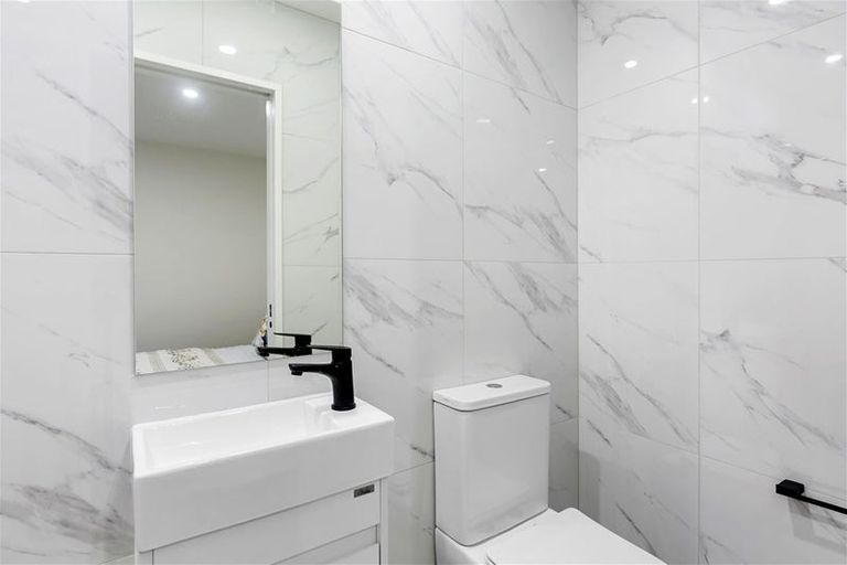 Photo of property in 5/7 Chevis Place, Pakuranga, Auckland, 2010