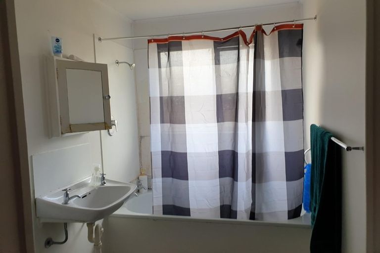 Photo of property in 289b Wellington Road, Wainuiomata, Lower Hutt, 5014