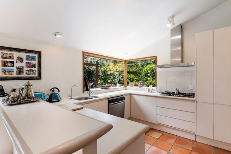 Photo of property in 20 Barlow Place, Chatswood, Auckland, 0626