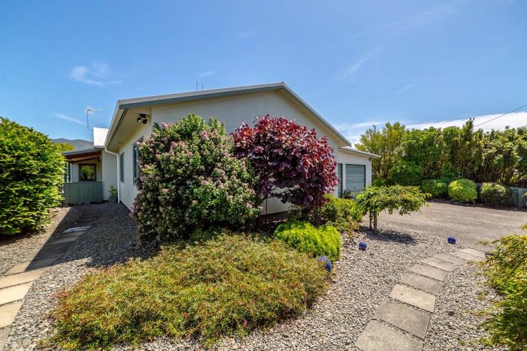 Photo of property in 12 Farrier Grove, Featherston, 5710