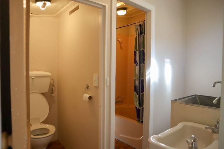 Photo of property in 67 Memorial Avenue, Ilam, Christchurch, 8053