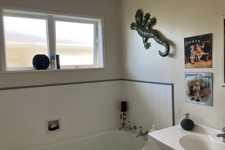 Photo of property in 65 Gorge Road, Maungaturoto, 0520