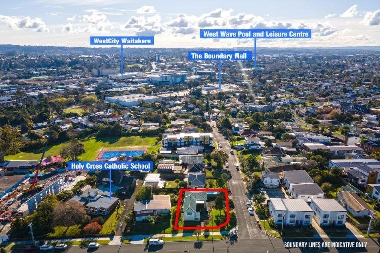 Photo of property in 18 Lavelle Road, Henderson, Auckland, 0612