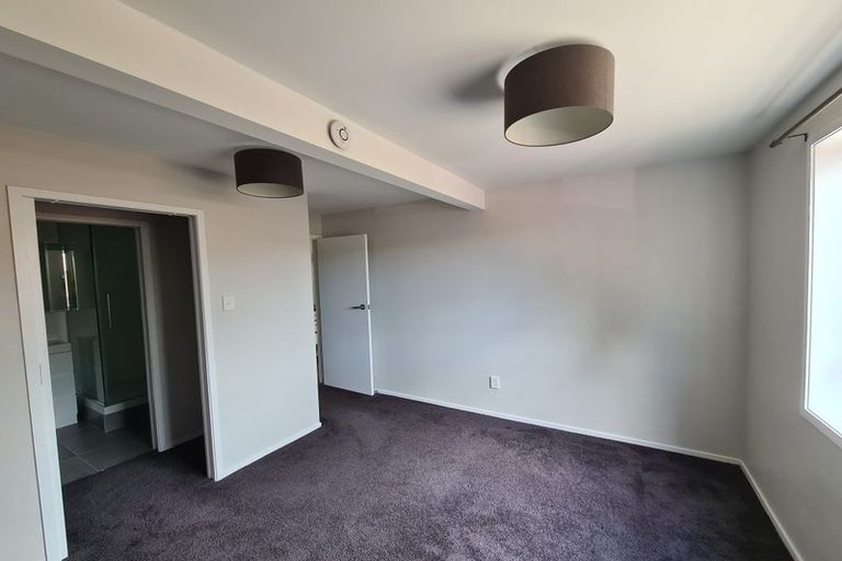 Photo of property in 39 Tamahere Drive, Glenfield, Auckland, 0629