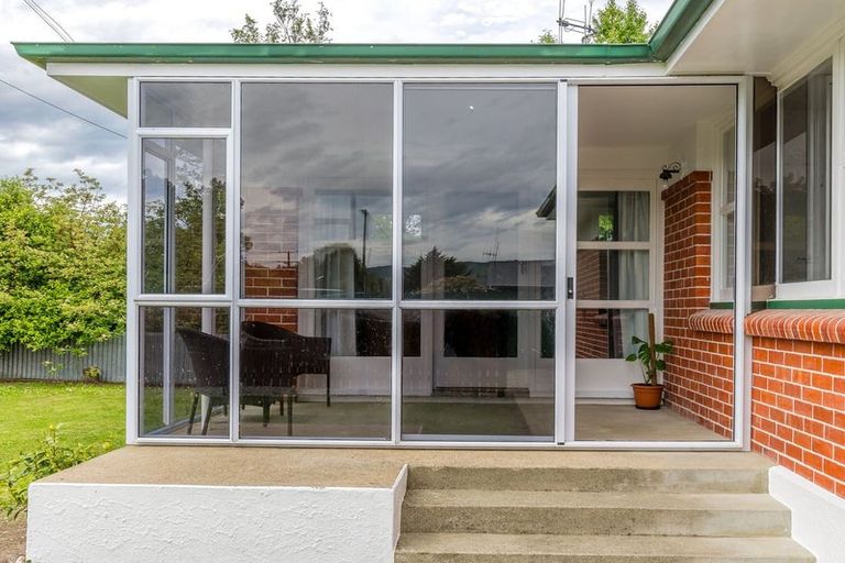 Photo of property in 81 Timaru Road, Waimate, 7924