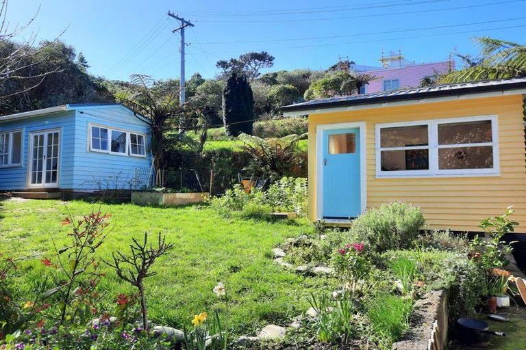 Photo of property in 71 Maungaraki Road, Korokoro, Lower Hutt, 5012