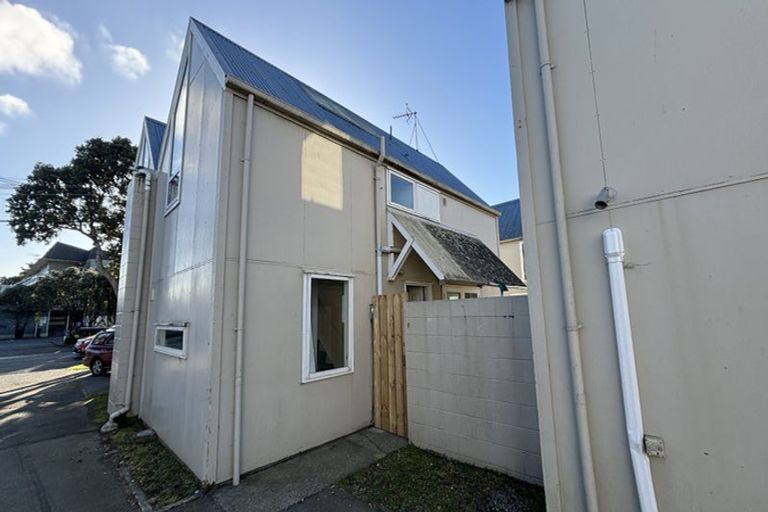 Photo of property in 8/118-122 Randwick Road, Moera, Lower Hutt, 5010