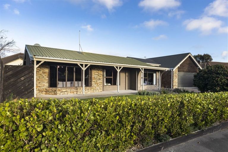 Photo of property in 14 Radiata Avenue, Parklands, Christchurch, 8083