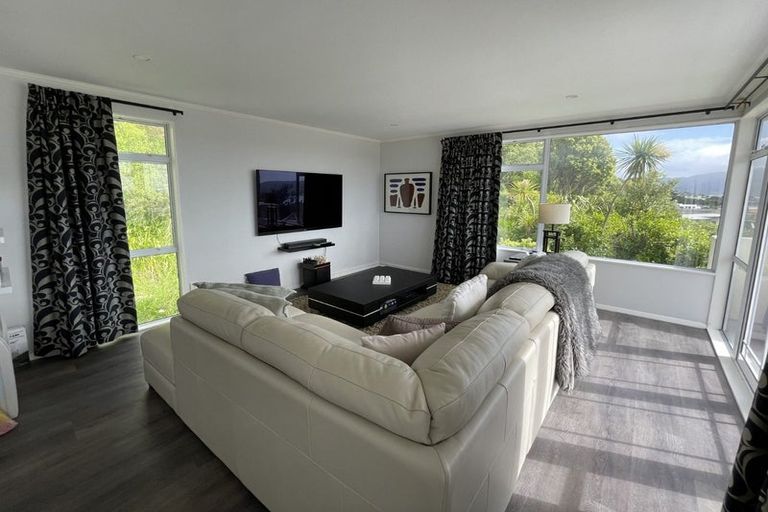 Photo of property in 6 Iona Place, Papakowhai, Porirua, 5024